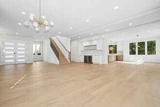 955 103rd Ave SE in Bellevue, WA - Building Photo - Building Photo