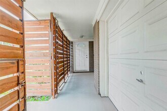 230 Bizerte St in Houston, TX - Building Photo - Building Photo