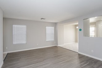 186 Carlsbad Caverns St in Henderson, NV - Building Photo - Building Photo