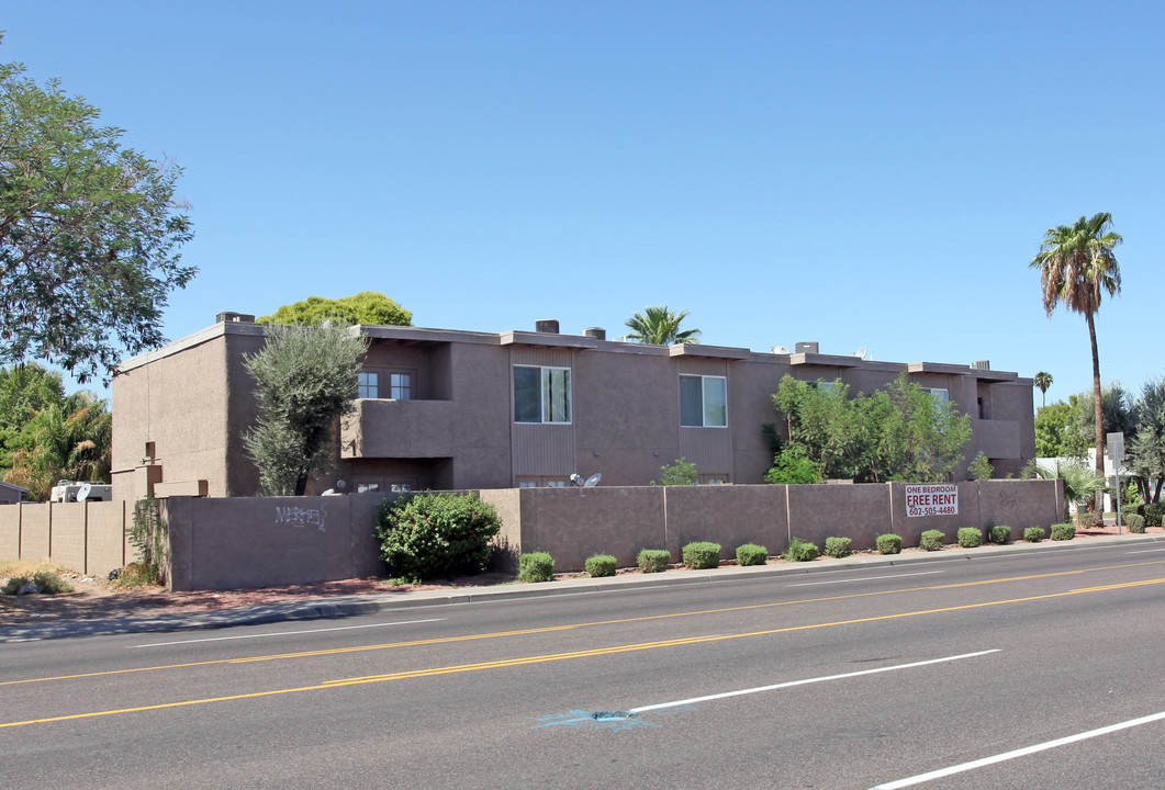 Cypress Arms Apartments in Phoenix, AZ - Building Photo