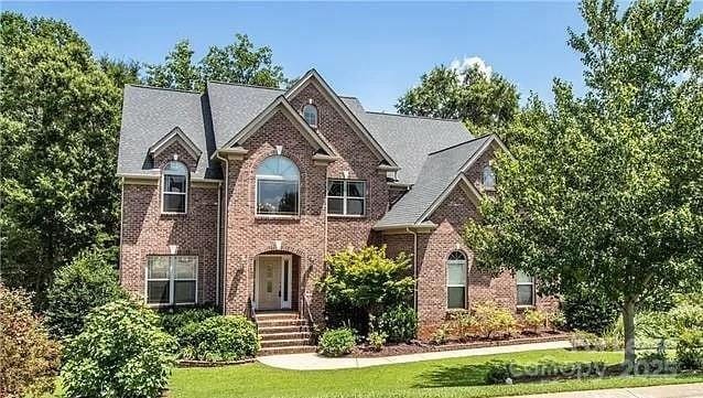 743 Irish Green Dr in Lake Wylie, SC - Building Photo