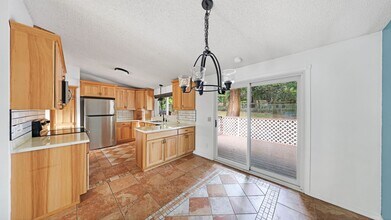 4180 N Hearth Ct in Oak Harbor, WA - Building Photo - Building Photo