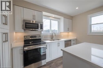 3 Locust St in Kitchener, ON - Building Photo - Building Photo