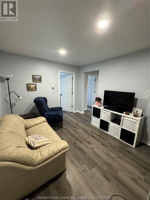 property at 39 Wyandotte St E