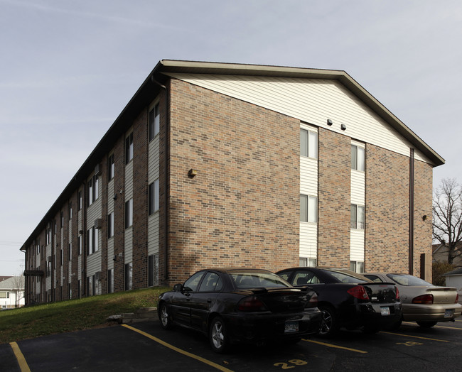 Campus Corner Apartments in St. Cloud, MN - Foto de edificio - Building Photo