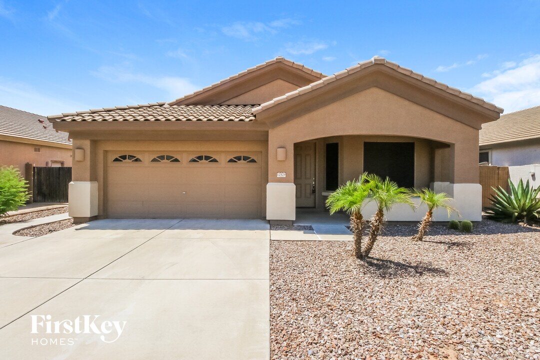 12529 W Highland Ave in Litchfield Park, AZ - Building Photo