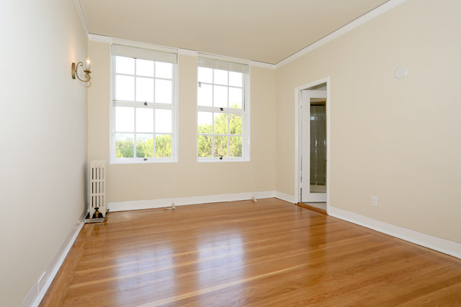 Casa Baywood in San Mateo, CA - Foto de edificio - Interior Photo