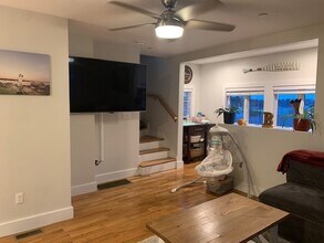 51 Glen Rd, Unit 3 in Swampscott, MA - Foto de edificio - Building Photo