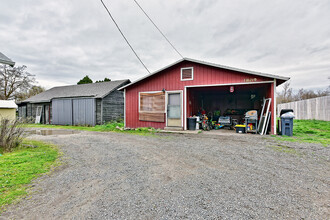 1805 Thomas Rd in Medford, OR - Building Photo - Building Photo