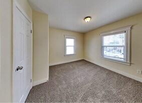 655 Waverly Dr in Elgin, IL - Building Photo