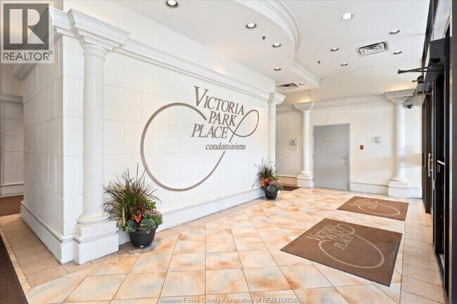 150 Park St W in Windsor, ON - Foto de edificio - Building Photo