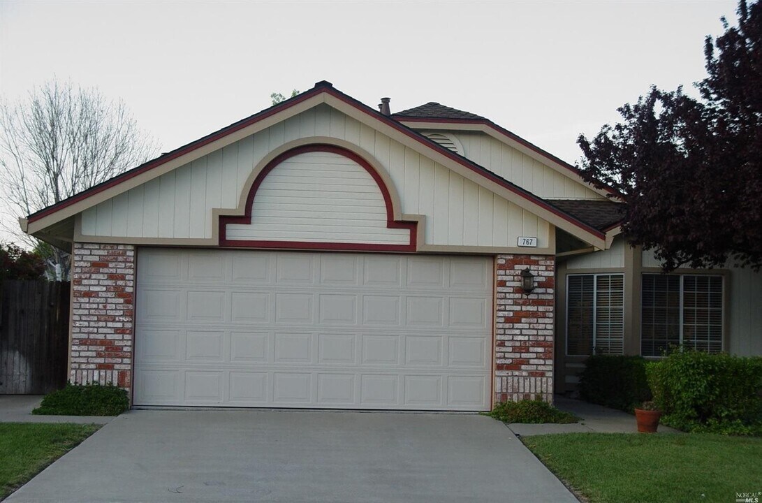 767 Raven Dr in Vacaville, CA - Building Photo