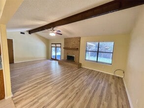 706 Heritage Trail in Granbury, TX - Foto de edificio - Building Photo