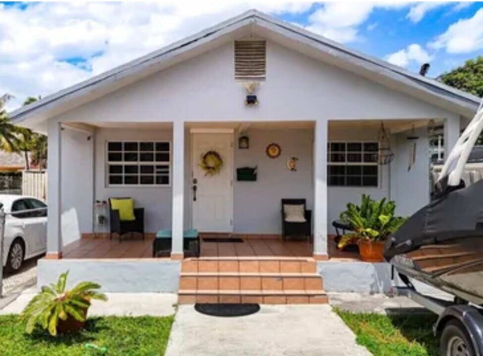 5539 SW 2nd St in Coral Gables, FL - Building Photo