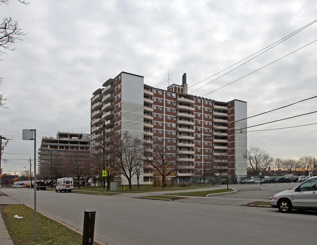 Rosslyn Residence in Toronto, ON - Building Photo - Building Photo