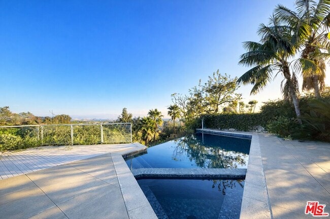 property at 1148 Las Pulgas Rd