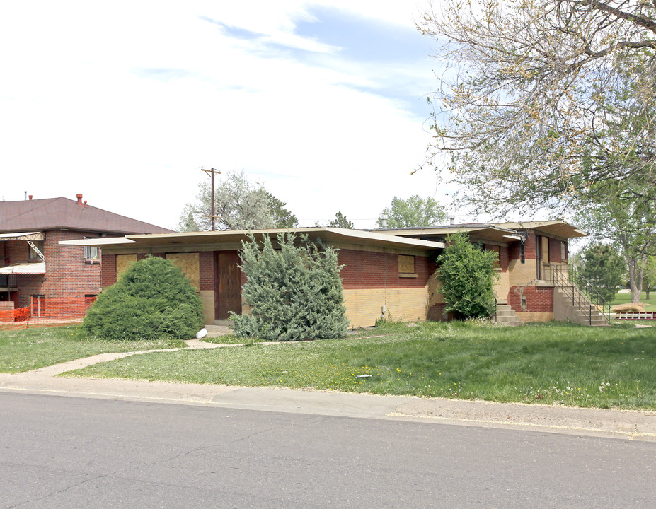 1950 Beeler St in Aurora, CO - Building Photo