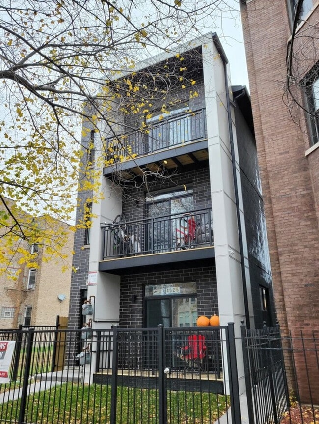 property at 4525 S Prairie Ave