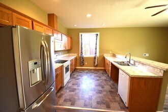 3463 Snow Bird Dr in Lebanon, OR - Building Photo - Building Photo