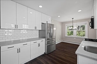 305 Columbus Ave in Harrison, NY - Building Photo - Building Photo