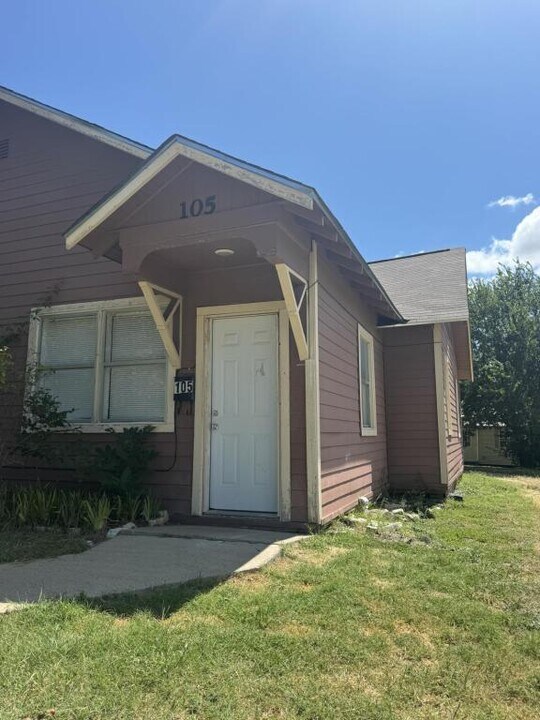 105 S 25th St in Temple, TX - Building Photo