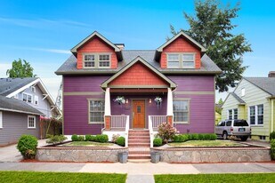 5723 N Moore Ave in Portland, OR - Building Photo