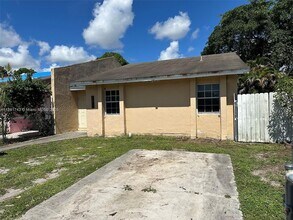 3611 NW 194th Terrace in Miami Gardens, FL - Building Photo - Building Photo