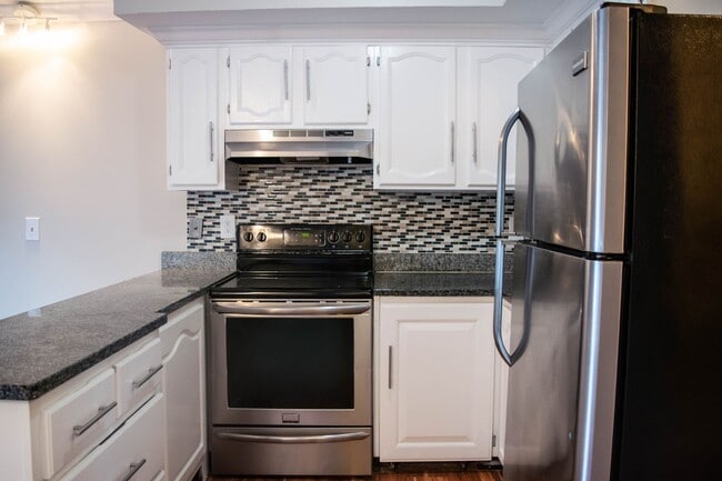 678 Savin Ave in West Haven, CT - Building Photo - Building Photo