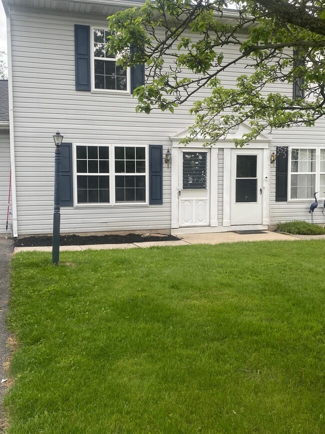 2957 Solar Dr in Dover, PA - Building Photo - Building Photo