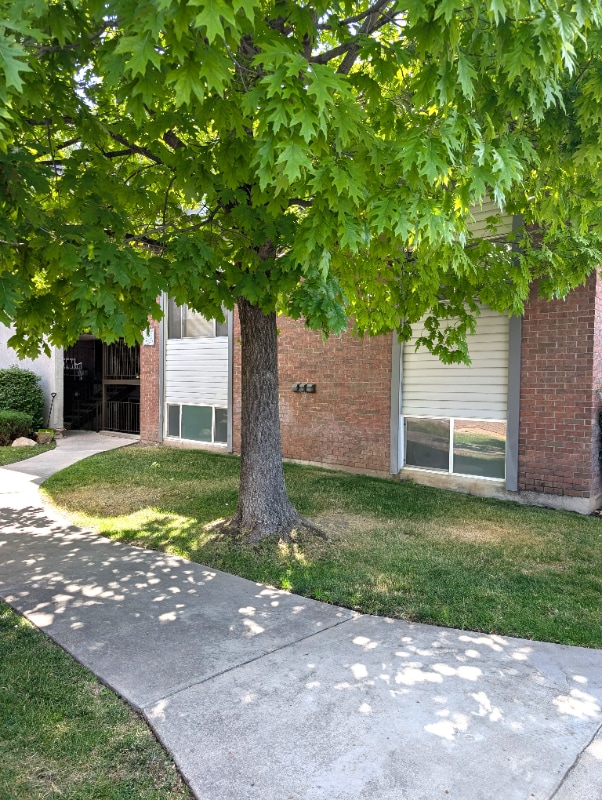 1643 Willowbrook Dr