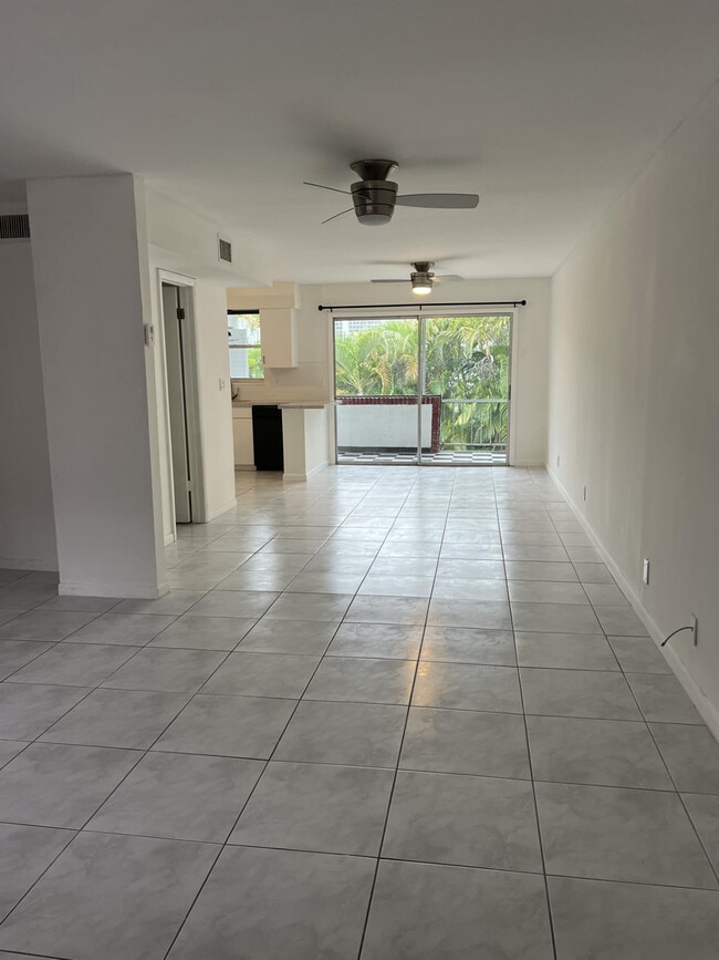 1100 SE 4th Ave in Deerfield Beach, FL - Building Photo - Building Photo