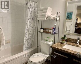 11 St Joseph St in Toronto, ON - Building Photo - Building Photo