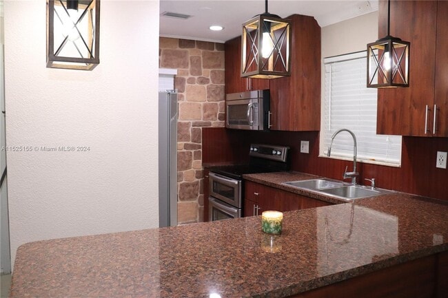 19259 SW 118th Pl in Miami, FL - Building Photo - Building Photo