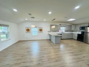 229 E Washington St in Brazoria, TX - Building Photo - Building Photo