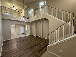 10214 Maydelle Dr in Austin, TX - Building Photo - Building Photo