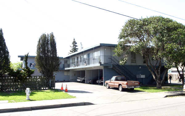 235 Fairchild Dr in Mountain View, CA - Foto de edificio - Building Photo