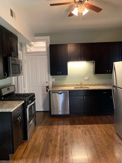 2245 W Shakespeare Ave, Unit 2R in Chicago, IL - Building Photo - Building Photo