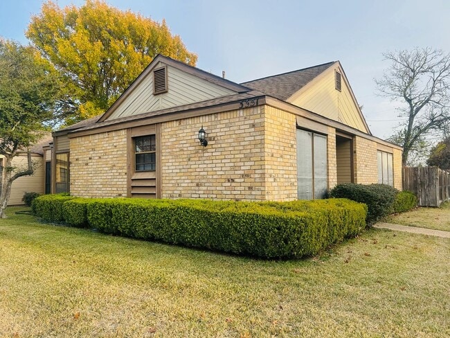 property at 3351 Chimney Pl Dr