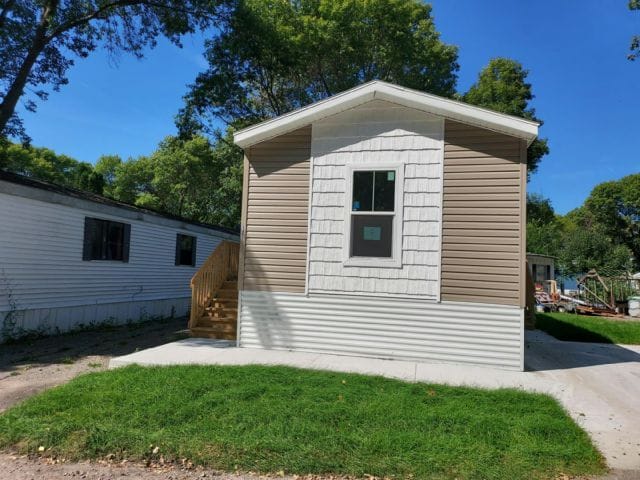 121 Laurinda Ln in Mankato, MN - Building Photo