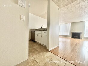 1225 N Cherokee Ave, Unit 103 in Los Angeles, CA - Foto de edificio - Building Photo