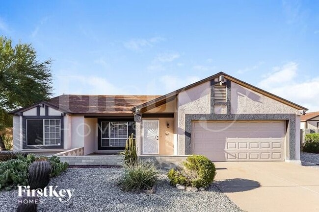 property at 907 W Kerry Ln