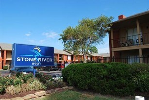Stoneriver Apartments in Houston, TX - Building Photo