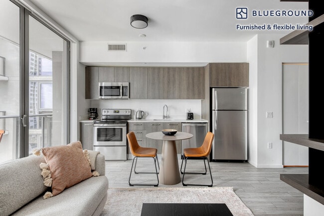230 NE 4th St in Miami, FL - Building Photo - Building Photo