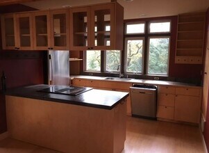 111 Marlboro Ln in Eugene, OR - Building Photo - Building Photo