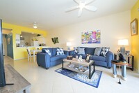 3830 Sawgrass Way in Naples, FL - Foto de edificio - Building Photo