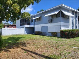 2201 NE 172nd St in North Miami Beach, FL - Building Photo