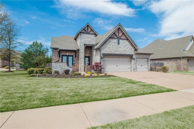 property at 5404 SW Lavender St