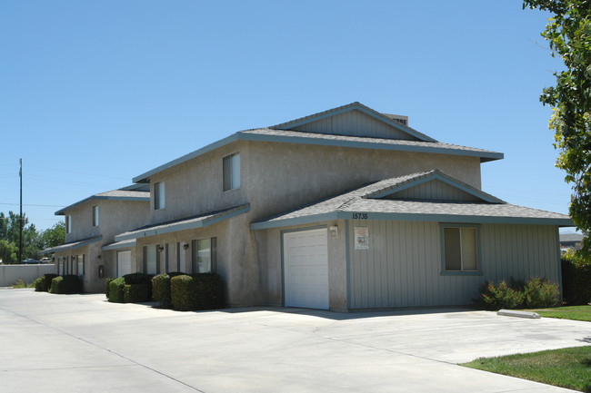 15735 Tokay St in Victorville, CA - Foto de edificio - Building Photo