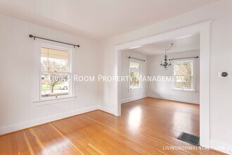 2735 SE 25th Ave in Portland, OR - Building Photo - Building Photo