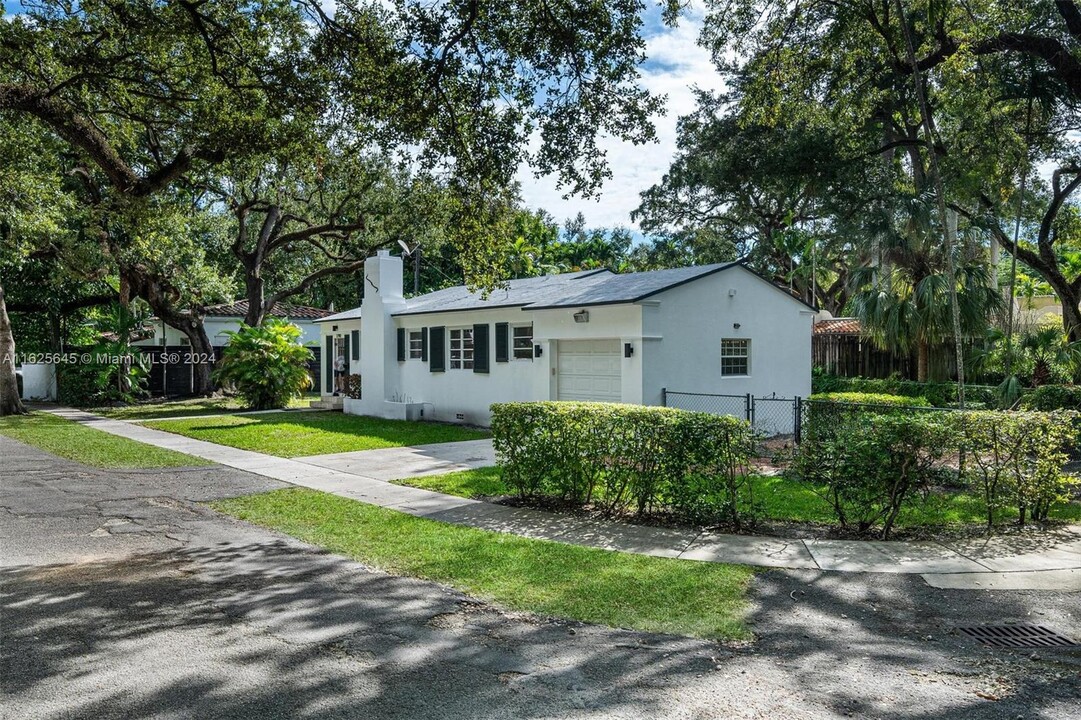 1790 Wa Kee Na Dr in Miami, FL - Foto de edificio